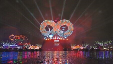 台灣燈會主燈「無限樂園」。圖∕范揚光