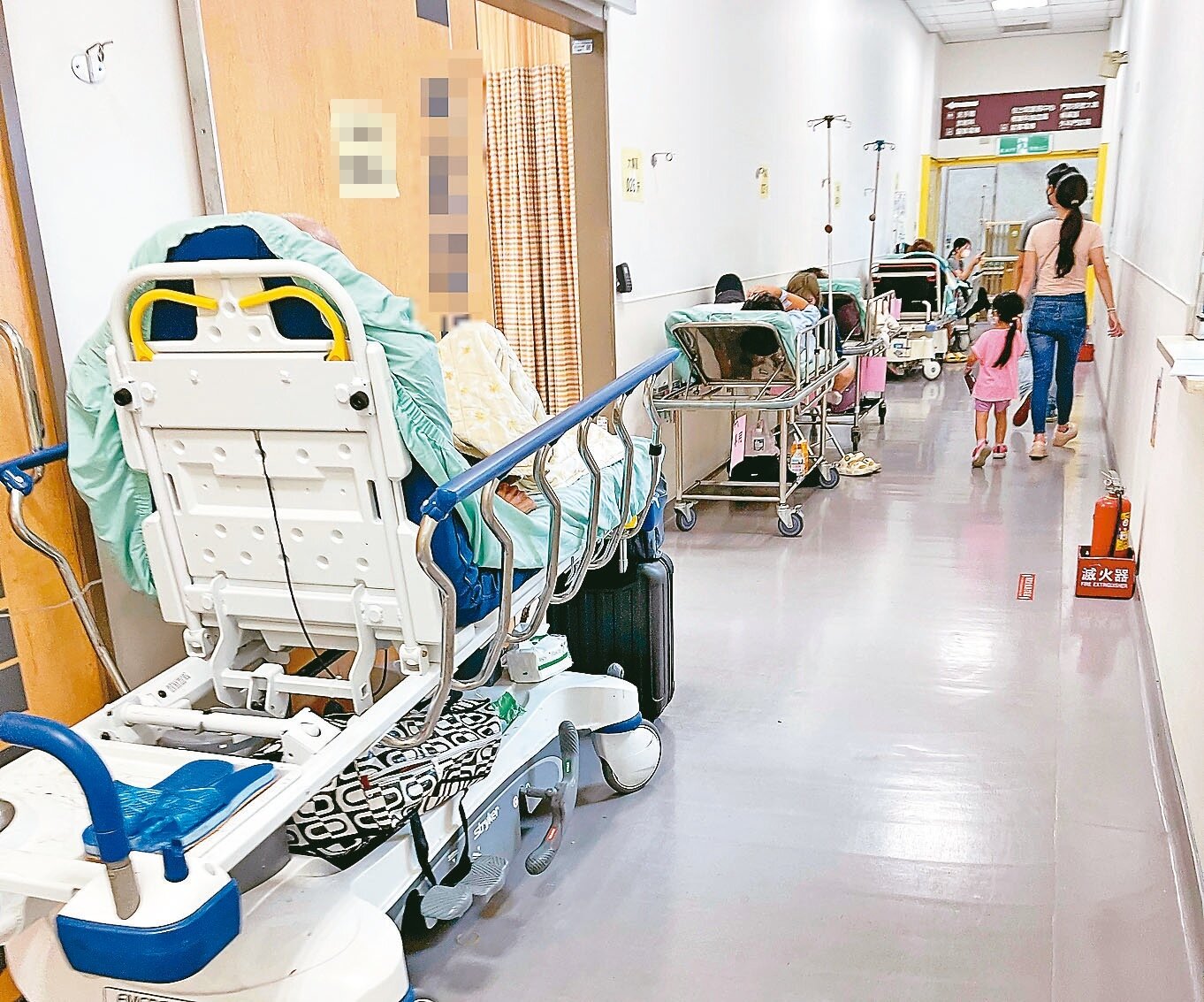 台灣護師醫療產業工會顧問陳玉鳳指出,當勞動環境一直沒有改善、人力流失,急診爆量的下一個隱憂可能是急診癱瘓。示意圖。聯合報系資料照