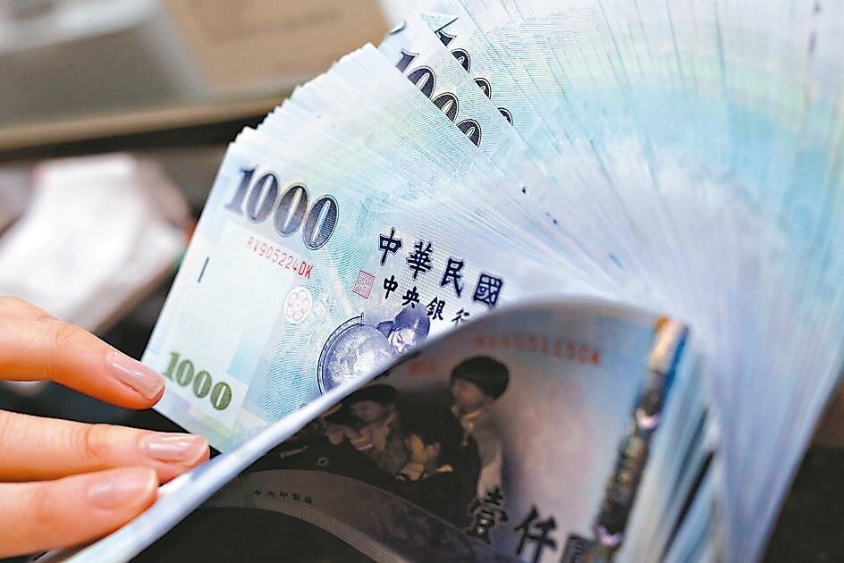 政大財政系教授陳國樑表示,政府若做不到還債與稅改,就支持普發現金。圖/報系資料照片