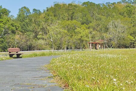 新竹縣寶山鄉公所預計在大壢老仙爺廟以及寶二水庫附近共約4公頃土地上,籌設旅遊服中心以及壘球場。(邱立雅攝)