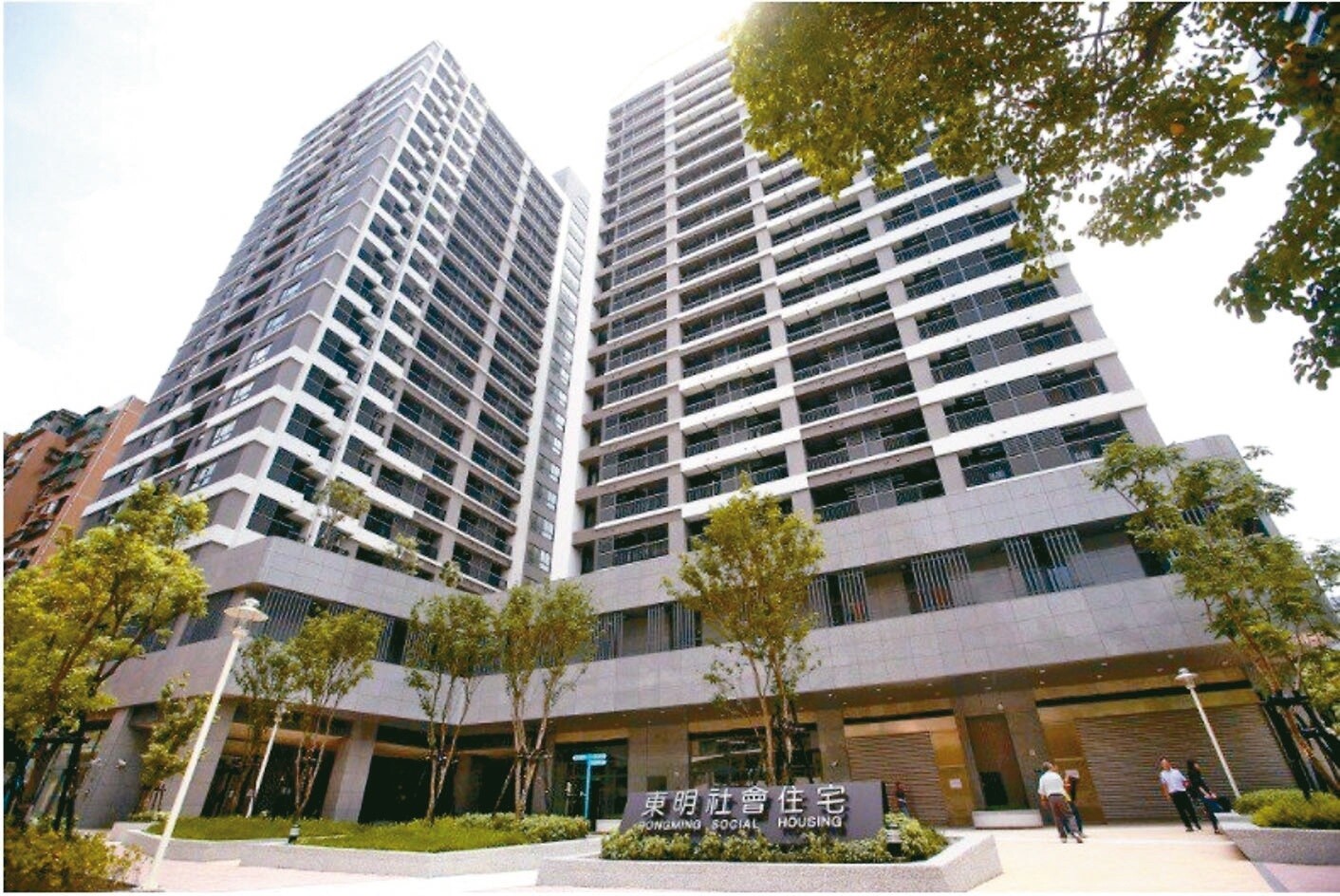 台北市社宅搶手就連弱勢抽到機率都不到一成，其中單親家庭申請數占總申請戶20%，社會局2020年調整特殊身分戶評點機制，針對家戶內育有「未滿7歲」及「7歲到18歲」兩項目調高評點分數，實際中籤率提升逾2%。圖／聯合報系資料照 