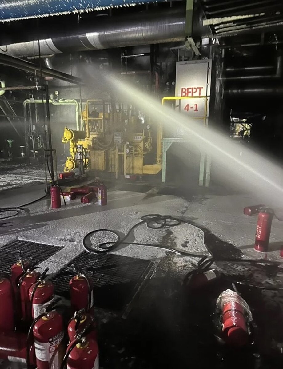 台中電廠四號機鍋爐13日晚19時30分也發生火警,起火點位於鍋爐室水泵,殘火一直處理至22時30分完全熄滅。圖/消防局提供