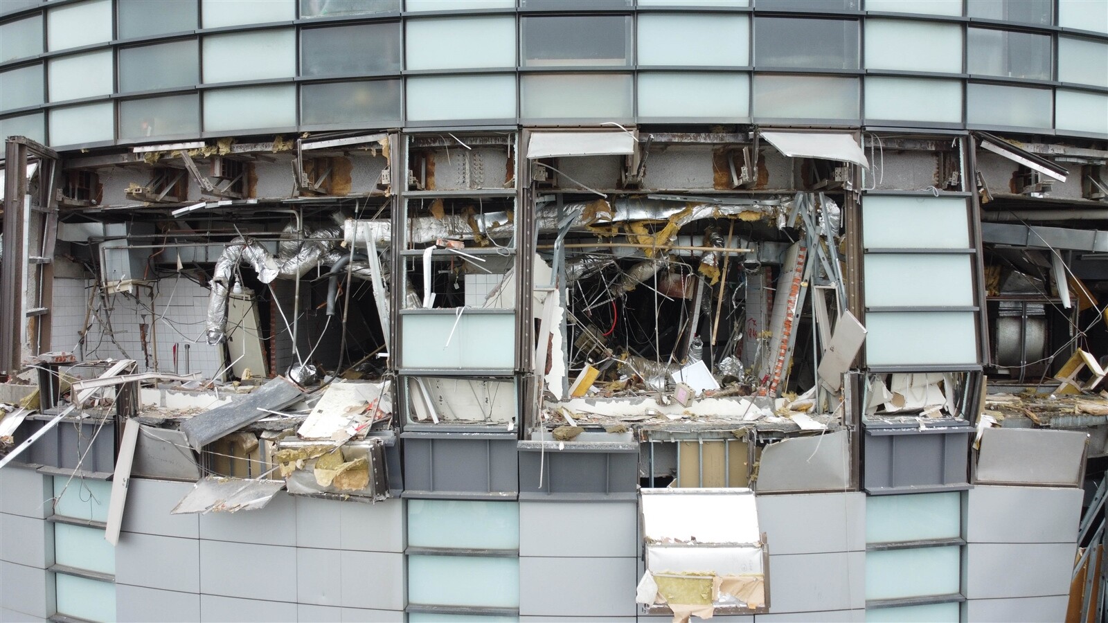新光三越台中中港店昨發生氣爆意外，造成多人死傷。本報資料照片 