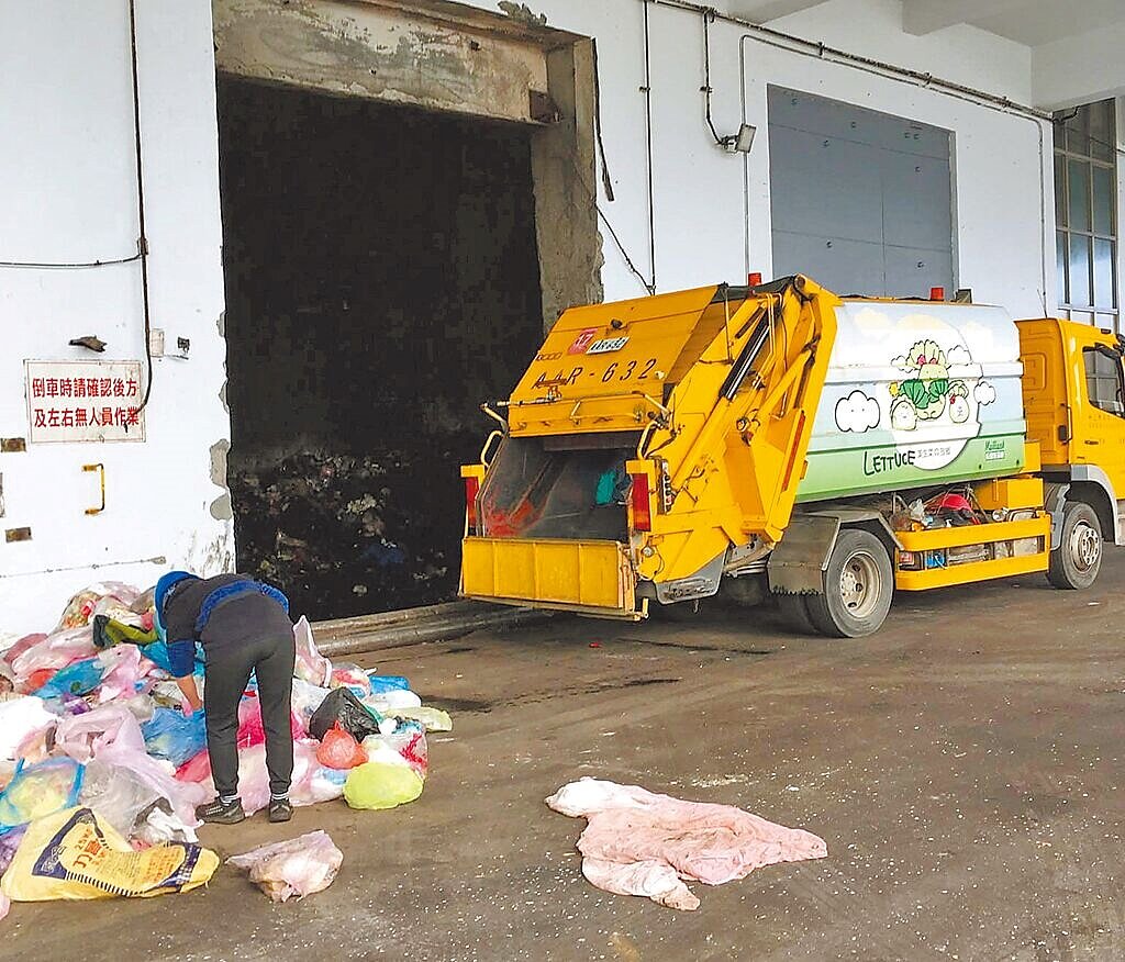 雲林縣府環保局14日表示,麥寮、北港等5鄉鎮,因垃圾分類未落實,垃圾車7天不得入焚化場。圖/麥寮鄉公所提供