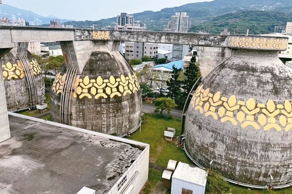 新北八里汙水處理廠長期飄散臭味,影響周邊居民生活,地方希望解決氣味問題、遷移。圖/新北市水利局提供