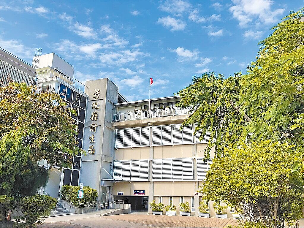 彰化知名牛排館貼出公告,指配合衛生局建議,預防感染沙門氏菌,排餐將不再提供雞蛋。衛生局15日則強調,未曾提出建議,已請店家撤除公告。(彰化縣政府提供/李京昇彰化傳真)