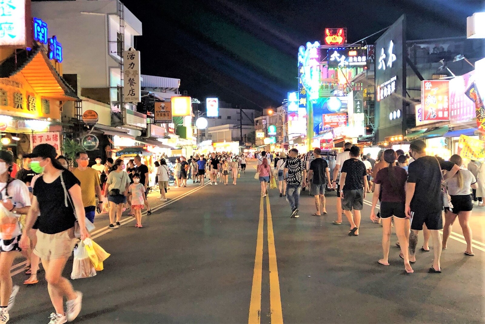 今年228連假全台平均訂房率不到5成，本島以屏東縣24.07%居末。圖為墾丁大街。圖／聯合報系資料照片 