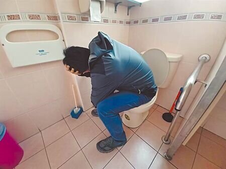 
中醫建議腹瀉不止，可搭配熱敷脾、大腸、小腸的3個募穴，包含章門穴、天樞穴、關元穴，有助緩解。（本報資料照片）
