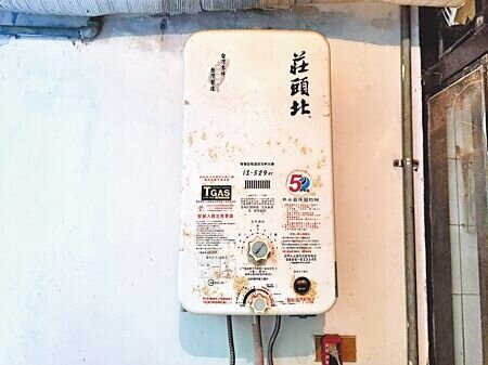 台北市政府今年補助更換或遷移燃氣熱水器預算少了4分之1,從120萬元減至90萬元,市議員曾獻瑩16日表示,補助經費常還沒到夏天就已用罄,直言保障民眾生命安全的預算不應捉襟見肘。((予菱攝)