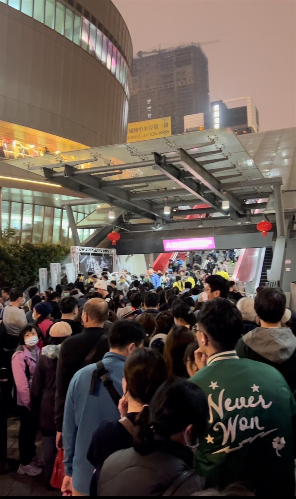 因應2025台灣燈會大量人潮,桃園市府表示,會持續修正各場域人潮疏導做法。圖:民進黨團提供