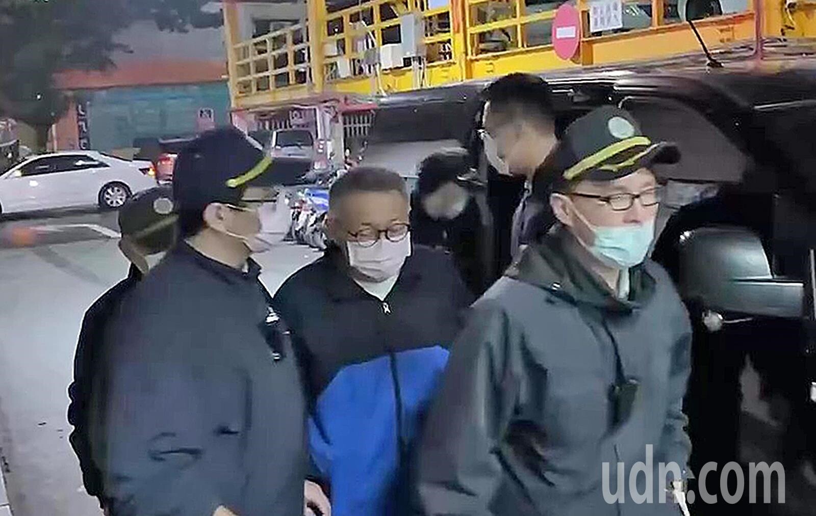 柯文哲父親柯承發病情惡化，柯文哲昨天凌晨離開台北看守所，在戒護下趕往新竹探視父親。圖／本報資料照片 