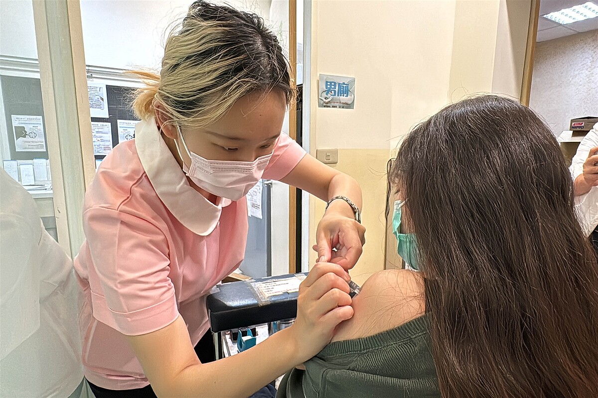 大S(徐熙媛)日前流感合併肺炎猝逝,引發全國流感疫苗打氣飆升,行政院緊急加購10萬劑疫苗,將於周四(20日)開打。衛福部疾管署呼籲,符合接種資格的11類高風險族群應盡速接種。本報資料照片