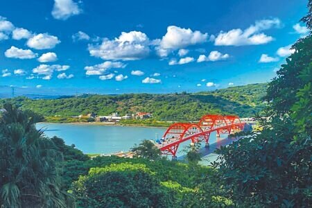 
淡水河是北台灣重要河川之一，水利署擬推「透明淡水河」，環境部長彭明表示，期盼與巴黎塞納河一樣能游泳。（鄧博仁攝）
