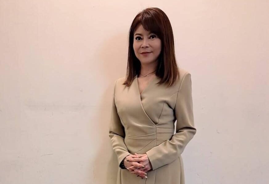 錢怡君今日在中壢休息區啟動車輛準備離開時，遭第一公路警察大隊五楊分隊員警攔查。圖：翻攝自臉書粉專-錢子的大白話