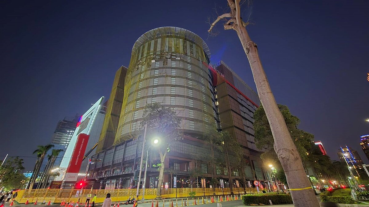 新光三越修復工程完成前兩階段搶險，中市都發局：已進入第三階段整建修復啟動。圖／台中市都發局提供