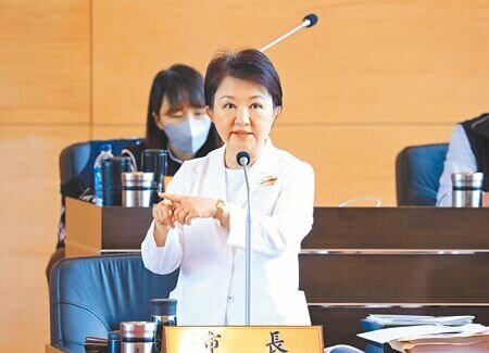 面對美國關稅衝擊,台中市長盧秀燕9日表示,台中市產業發展基金加上第二預備金共有34億可協助企業紓困。(陳淑娥攝)