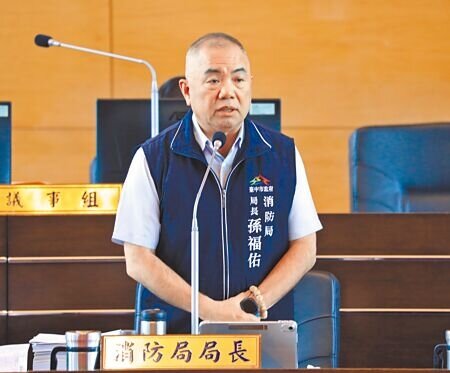 外傳台中新光三越氣爆案發現瓦斯總開關未關閉新事證,欣中瓦斯恐被究責。中市消防局長孫福佑駁斥新事證說法。(陳淑娥攝)