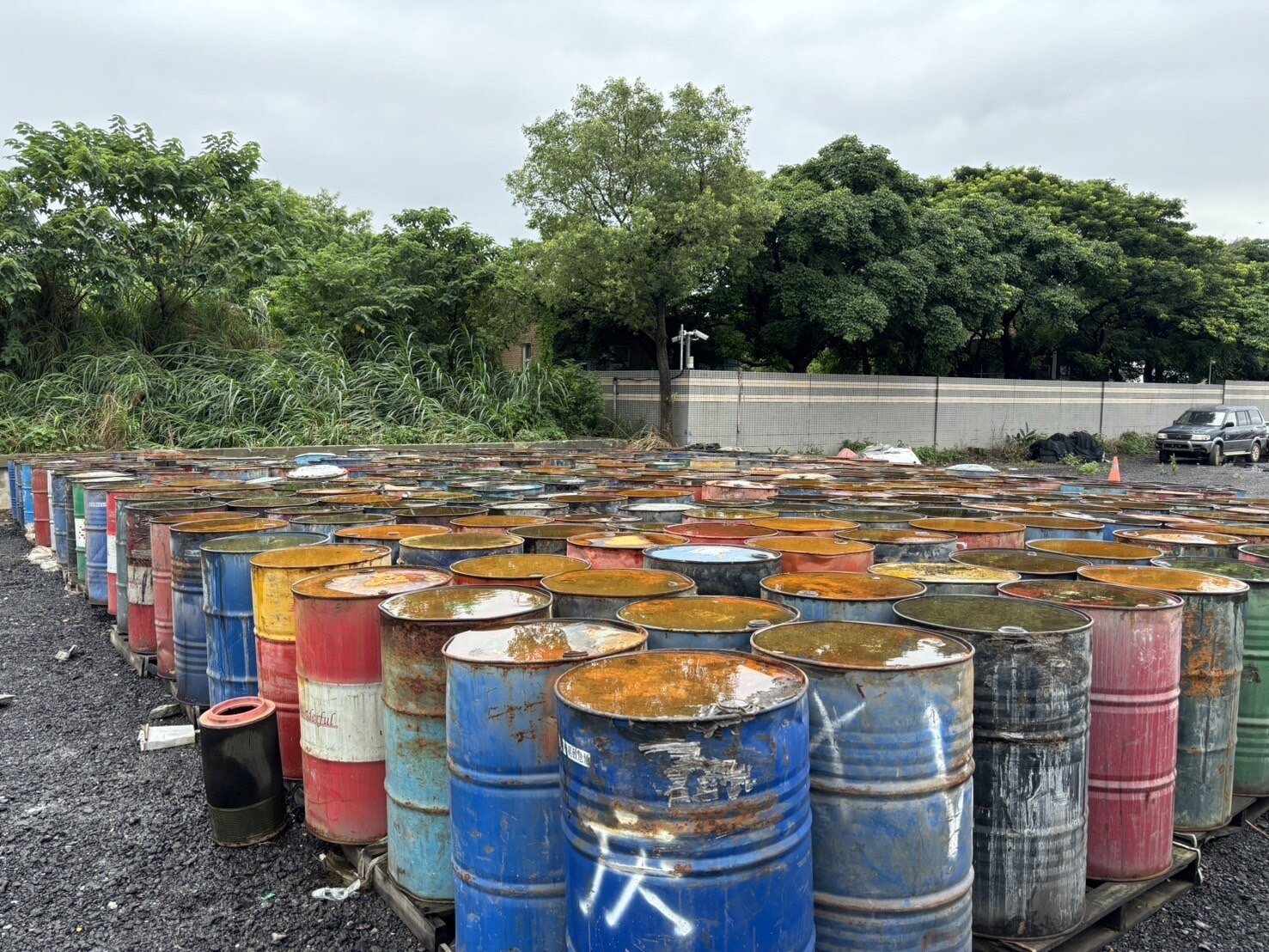 陳姓被告等人任由廢液滲入土地內。圖:桃檢提供