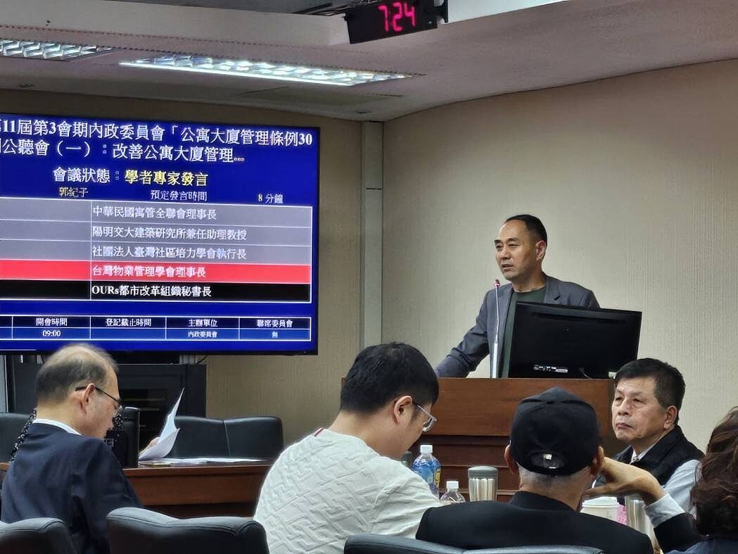 台灣物業管理學會理事長郭紀子給予建議。胡順惠攝
