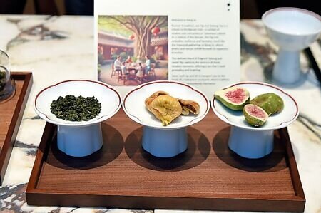 臺北嘉佩樂酒店中餐廳「榕居」的迎賓茶,用了阿里山烏龍茶葉、醃漬無花果和無花果乾沖泡。圖∕姚舜