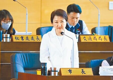 台中市長盧秀燕11日在市議會定期會專案報告。(陳淑娥攝)