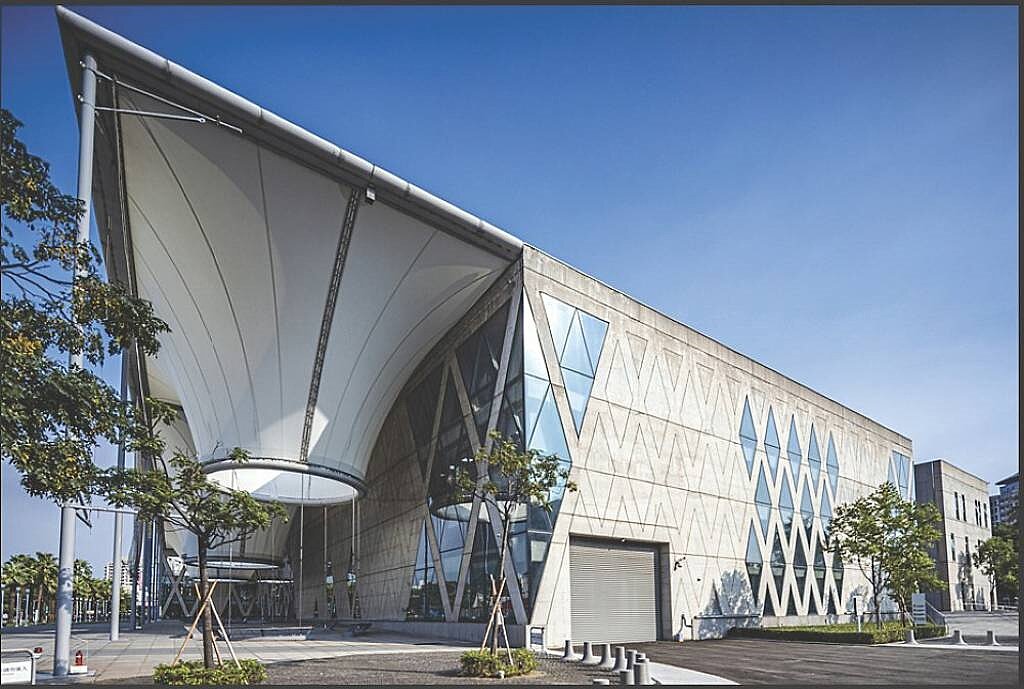 大東文化藝術中心因有捷運橘線O13大東捷運站,是鳳山指標,也是人潮聚集重鎮。圖/國城建設提供