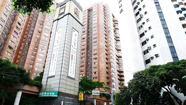 百貨商圈套房,較均價貴近3成。(圖/好房資料中心)