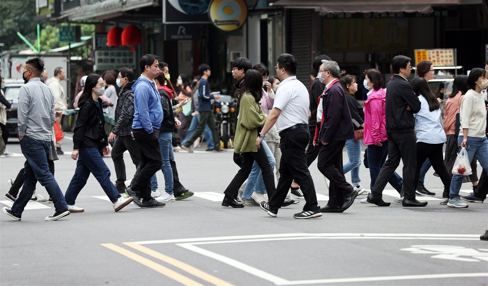 前幾年通膨高漲,勞工薪資成長老是被通膨吃掉,今年前2月終於追上通膨。示意圖。圖/聯合報系資料照片