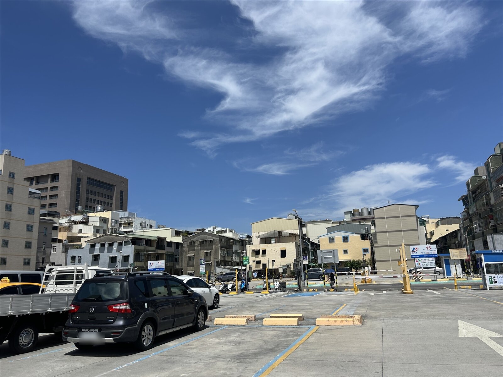 高市交通局提出都市更新計畫案,廣州一街兩側納入規畫,一邊要蓋立體停車場,另一邊則是3或4棟住宅大樓。記者徐白櫻/攝影