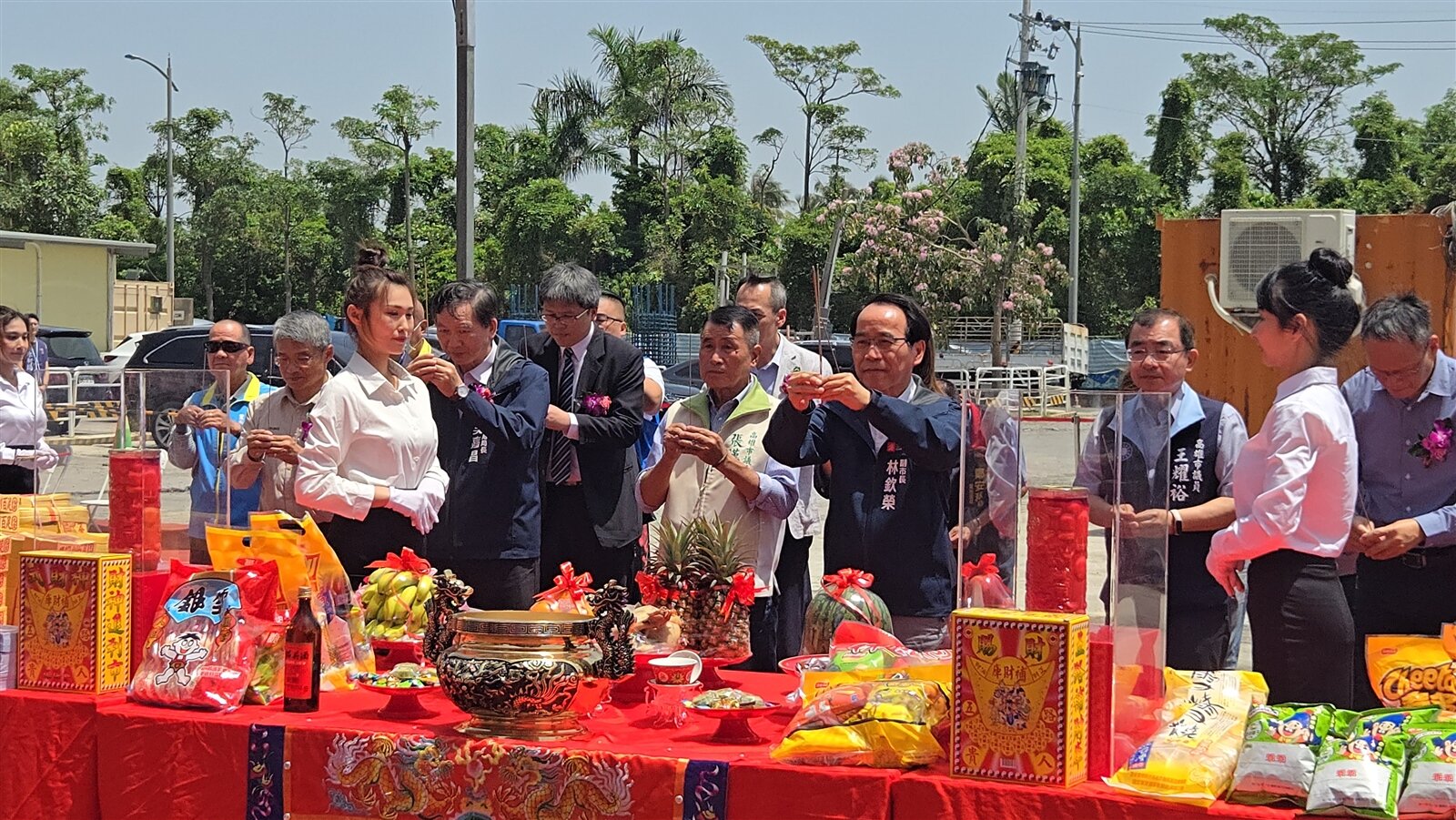 高雄市副市長林欽榮今天上午主持大寮社會住宅上梁典禮。記者王勇超/攝影