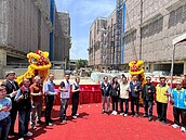 進度超前5％！高雄大寮社宅上樑　384戶預計2026年7月完工
