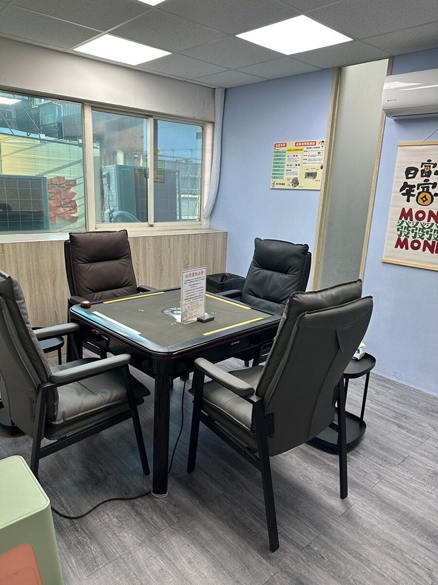 桌遊店空間規畫為自助麻將間。圖/都發局提供