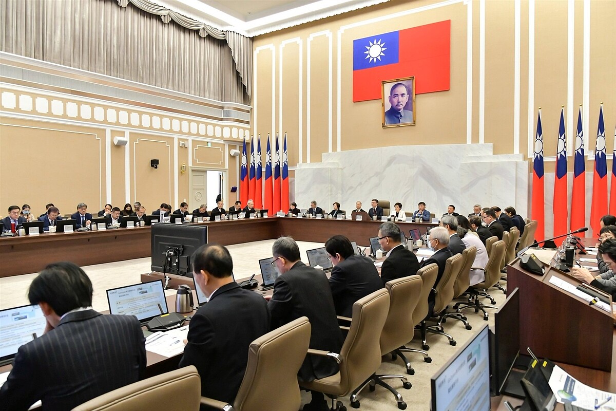 美國川普政府推出對等關稅,行政院規劃880億元出口供應鏈支持方案,閣揆卓榮泰表示,行政院會最快17日可拍板通過特別條例草案。圖/行政院提供