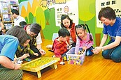 花蓮第一座 玩具圖書館揭牌　小學生樂翻了