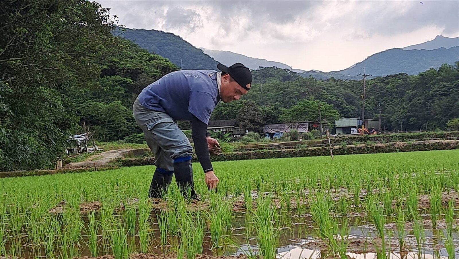 「白米炸彈客」楊儒門說,「白米不是籌碼,是主權」,他們不是反美,而是反對出賣農民的交易,台灣的白米不能是在國際談判桌上的籌碼。記者游明煌/攝影