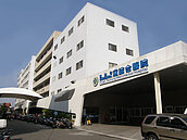 醫院宿舍挖地基　民宅下陷抗議