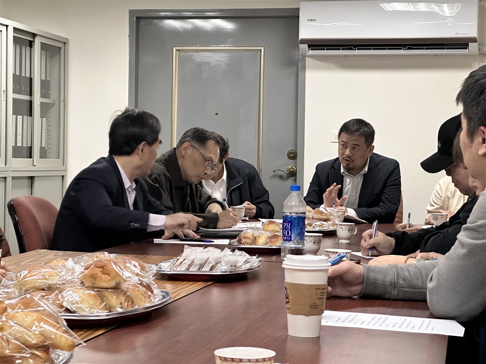 新北產業總工會今與勞動部長洪申翰與會,交流各產業勞工因美國對等關稅造成衝擊。記者劉懿萱/攝影