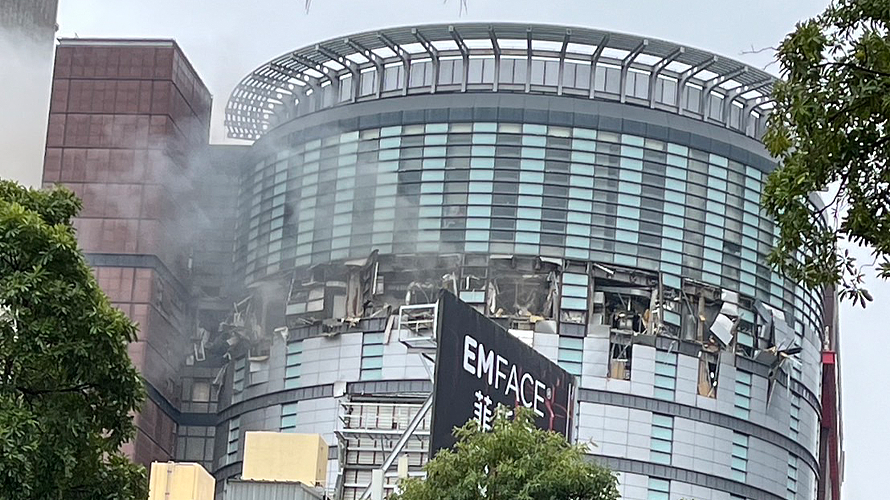 新光三越2月13日氣爆釀5死30多人輕重傷。