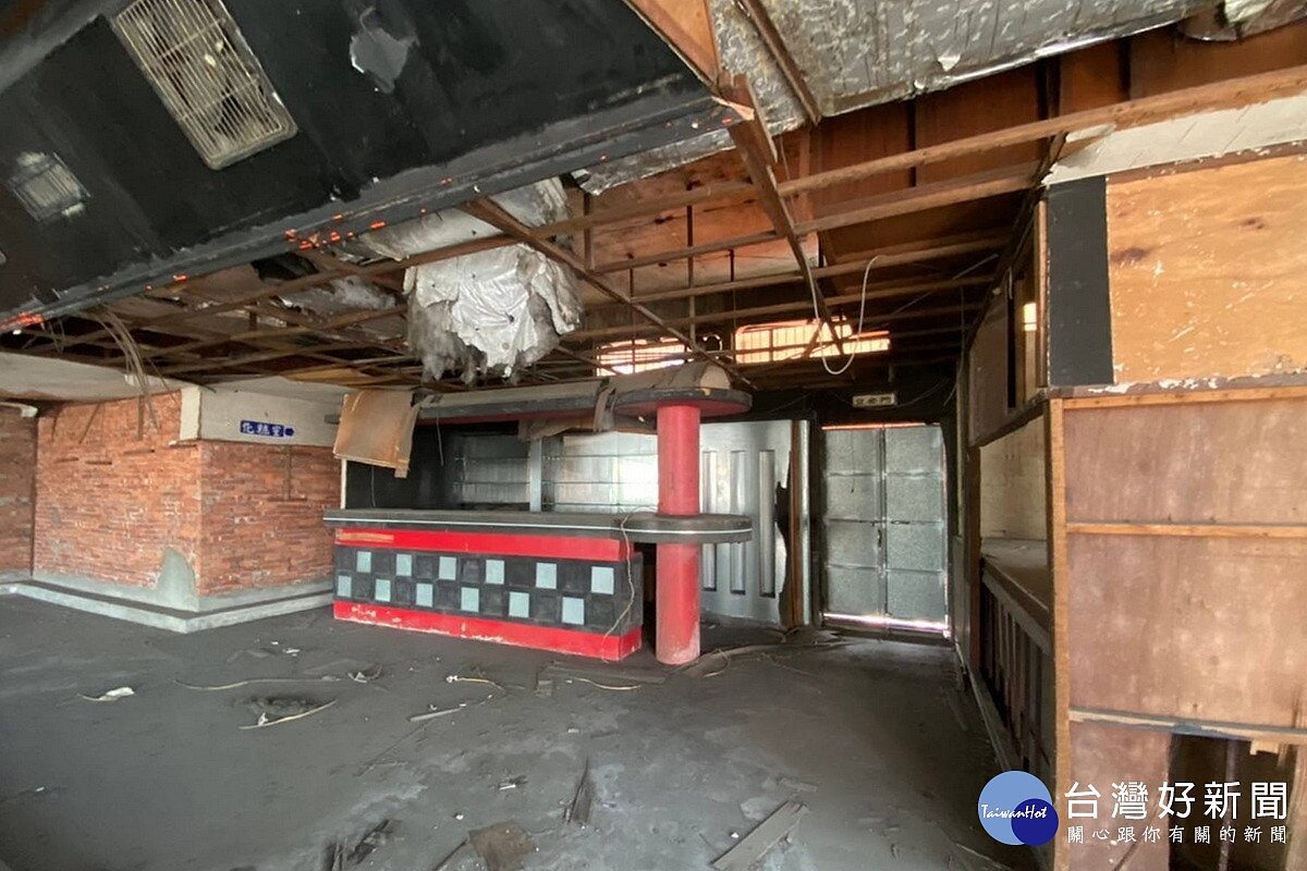 中壢財神大樓老舊複合住商大樓。