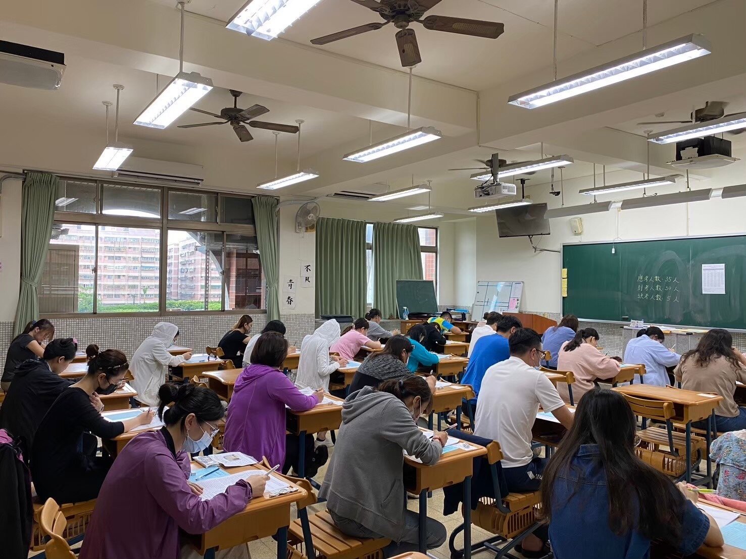 桃園市114年度國民小學新進教師聯合甄選即將登場，預計5月25日辦理初試，6月8日辦理複試。圖：教育局提供