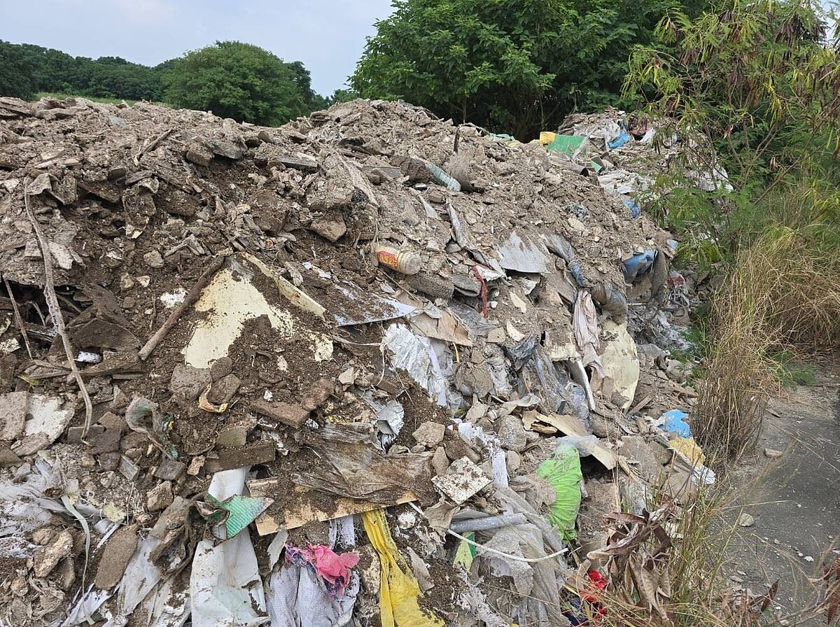 環保局統計,今年截至4月15日止,共查獲10餘件非法棄置案件,18人遭法辦。圖/嘉義縣環保局提供