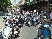 違停常擦撞　盼增設機車彎