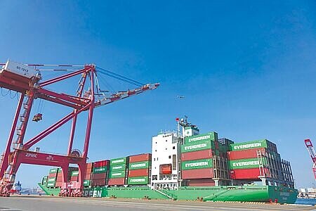 美國總統川普祭出90天關稅豁免措施,原本預期掀起出貨潮,不過過去一周,搶艙、爆艙、漲價統統沒有。(本報資料照片)