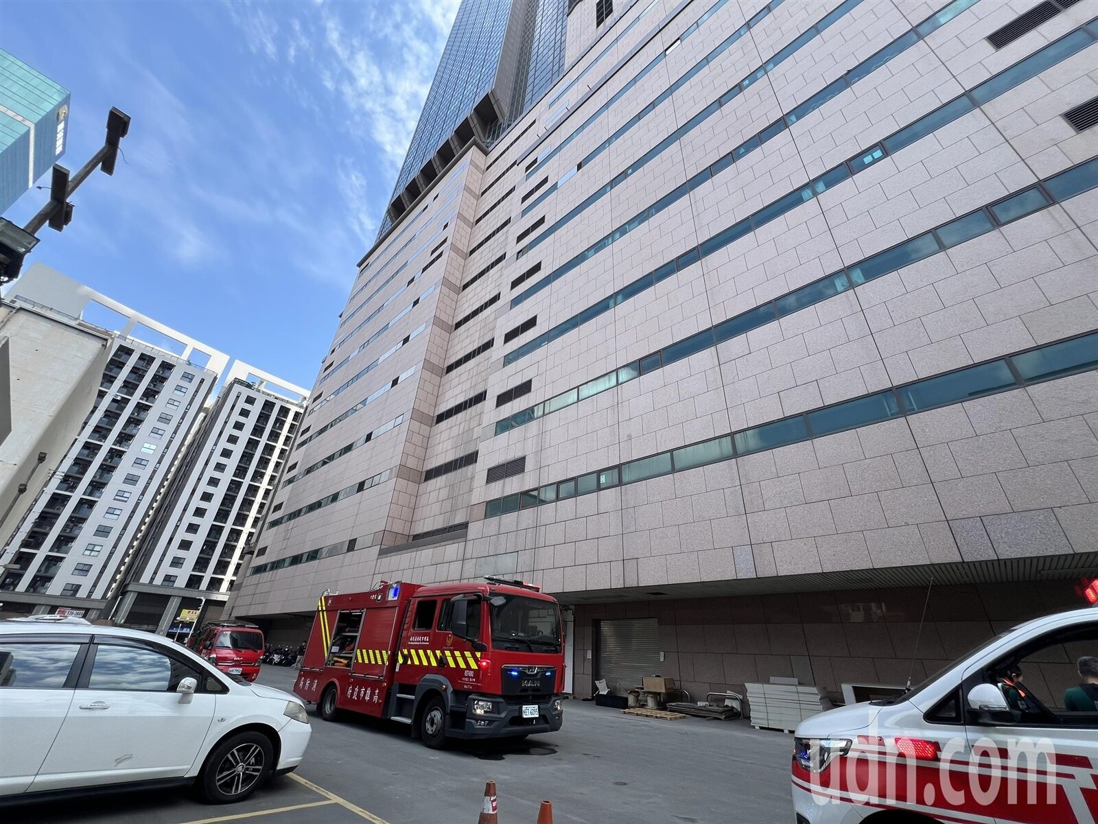 高雄85大樓昨發生電氣爆炸,6名工人受傷送醫。記者張議晨/攝影