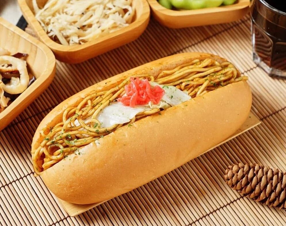 「福岡天神屋台 炒麵麵包」以日式炒麵麵包為招牌。圖/擷取自福岡天神屋台-北車炒麵麵包粉絲頁