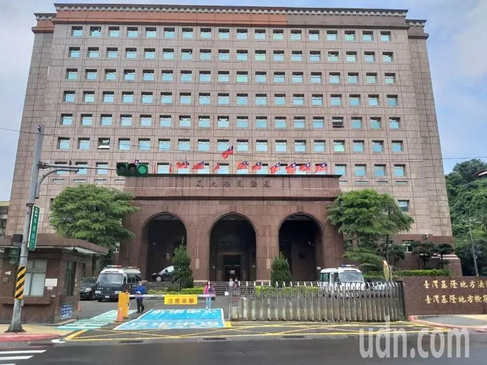 許姓女子承租國有地欠租金,法院判拆屋還地,國產署著手辦理拆除作業,許女請求暫緩拆除不成,持辣椒水朝國產署人員臉部噴灑。基隆地方法官審理後,依妨害公務罪判刑9月。全案可上訴。聯合報資料照