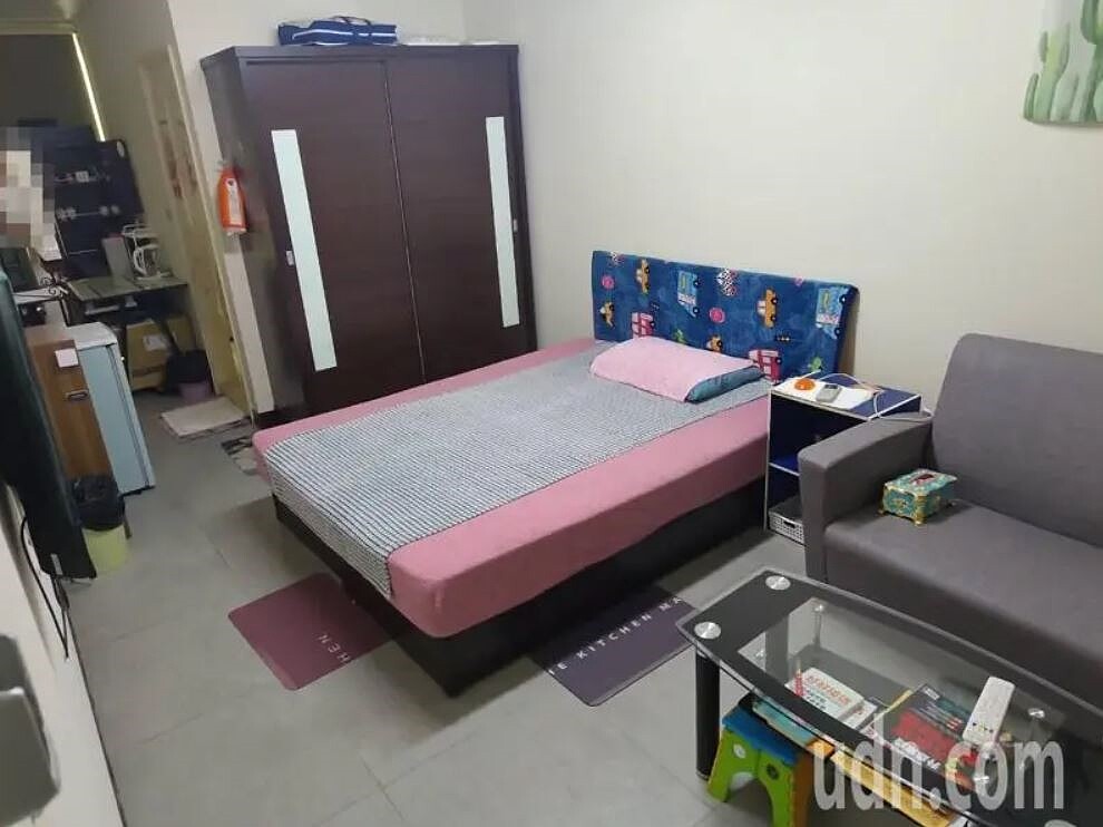 有民眾發現,竹科新貴集中的高級住宅區竟暗藏春色,一棟社區大樓常有陌生男子出入,疑似買春;轄區警方獲報主動偵查,將包含林姓負責人在內共六人帶回偵辦。記者王駿杰/翻攝