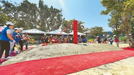 台東公園曾是台東人約會勝地,台東縣政府因應街頭文化風潮與青年運動興起,規畫改建為「台東縣極限運動公園」,21日舉行動土典禮,預計2026年底完工。(蕭嘉蕙攝)
