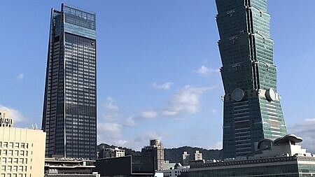 
據最新實價登錄顯示，信義計劃區地標商辦「南山廣場」今年2月41樓租金單價達每坪5,094元，為近三年來該商辦第四件租金單價站上每坪5,000元的實價個案。圖∕本報資料照片
