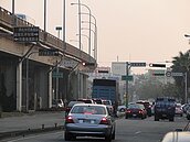 環中路施工　車流塞爆